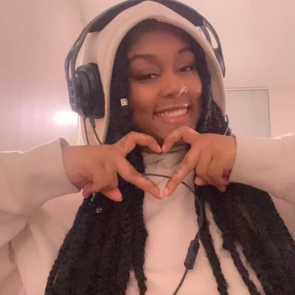 Meet Your Posher - Picture 3 of 5